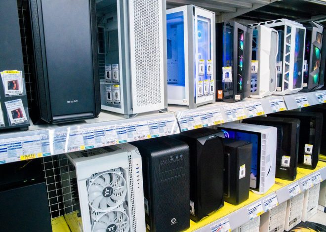 Mossos D’esquadra Search For Armed Suspects After Robbery At Computer Store In Mataró