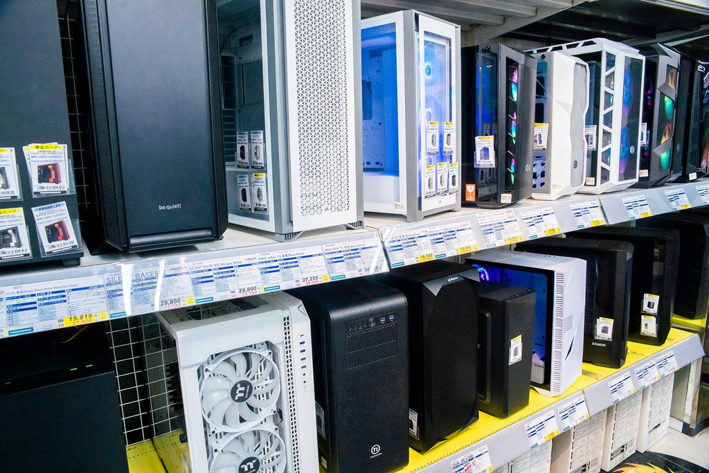 Mossos D’esquadra Search For Armed Suspects After Robbery At Computer Store In Mataró