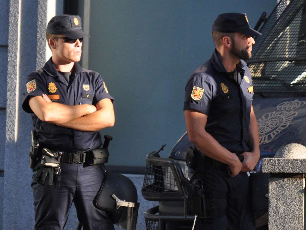 Major Computer Failure Paralyzes Police Background Checks for Spain’s Mass Migrant Regularization