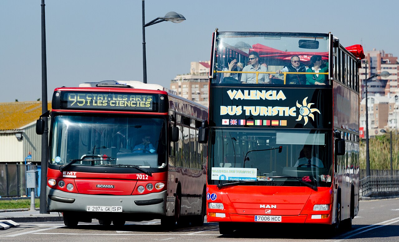 Two Moroccan Men Paralyze Public Bus for 30 Minutes in Valencia After Assaulting Driver