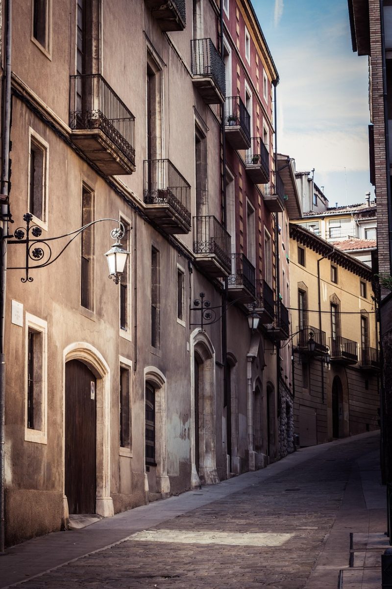 Elderly Man, 80, Violently Robbed In Garage Attack In Vic, Barcelona