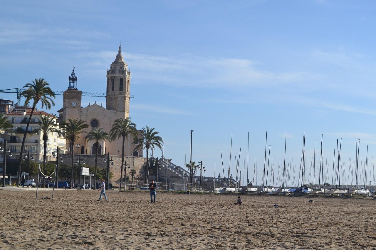 Man Stabs Mother And Flees Into Sea, Forcing Beach Closure In Sitges