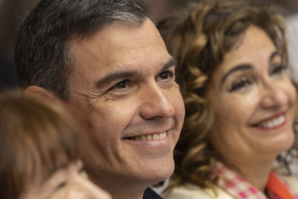 Sánchez Turns PSOE Federal Committee into Unity Rally Against García-Page
