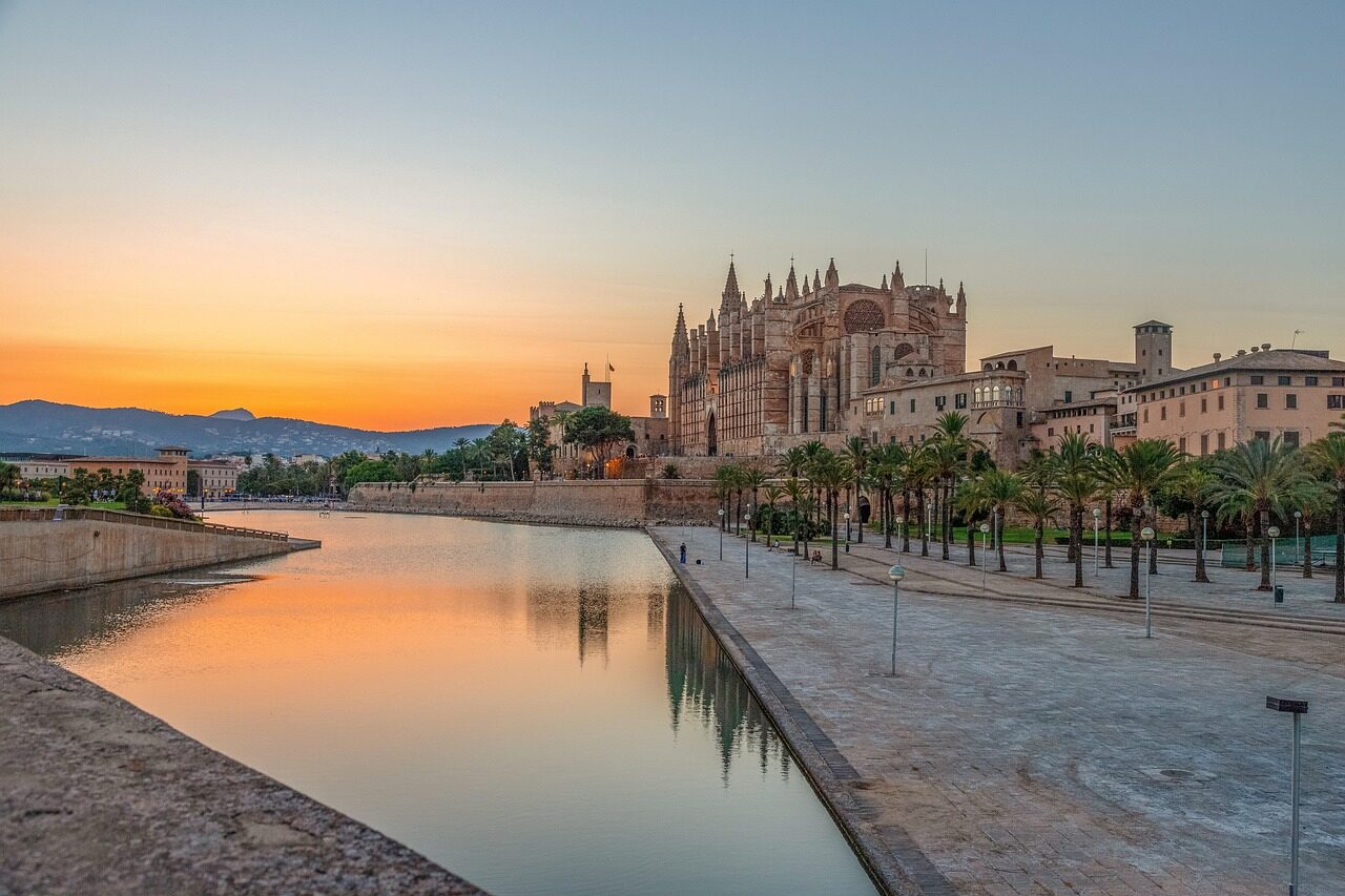 Man Arrested in Palma for Stick Attack on Bar Patrons Over Refused Cigarette