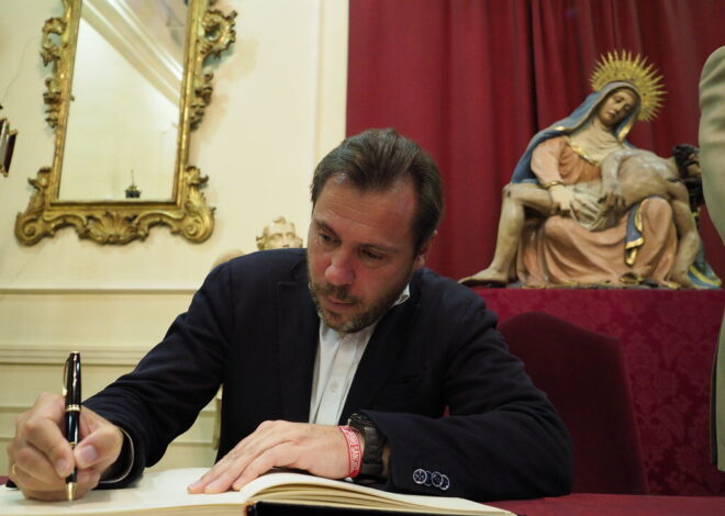Transport Minister Óscar Puente and Madrid President Ayuso Clash Over Wildfire Management