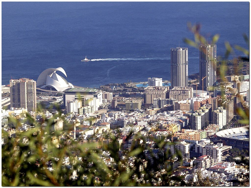 Two Survive After Light Aircraft Makes Emergency Landing On Tenerife Street