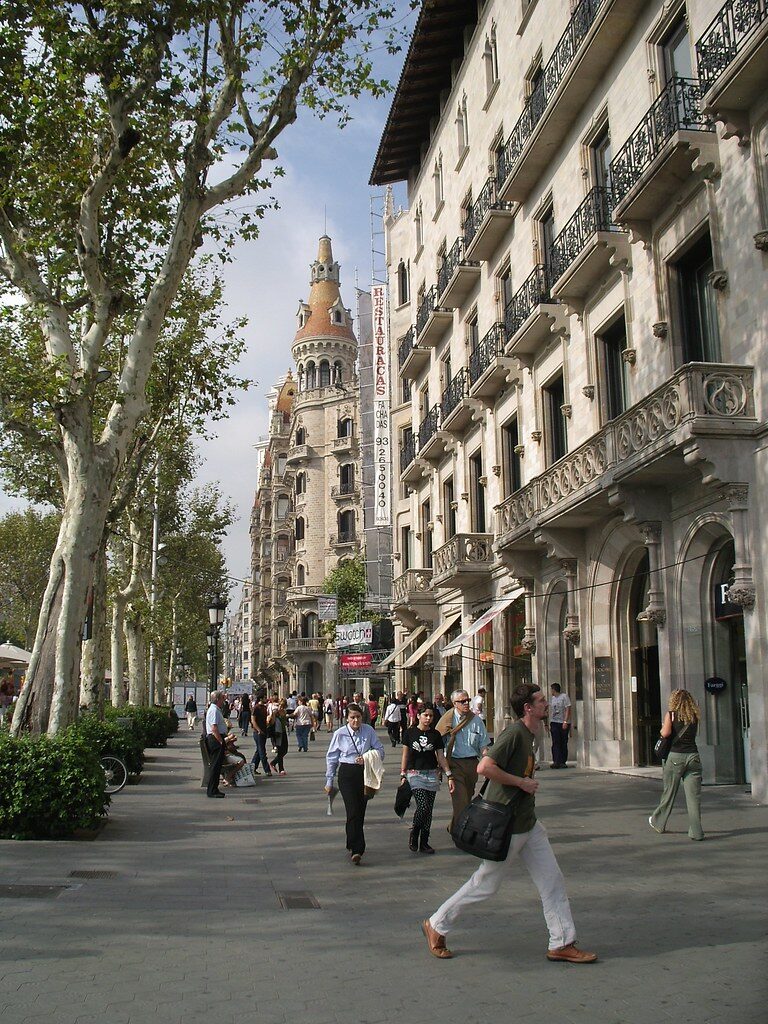 Ram-raid Robbery At Dolce & Gabbana Store On Barcelona’s Passeig De Gràcia