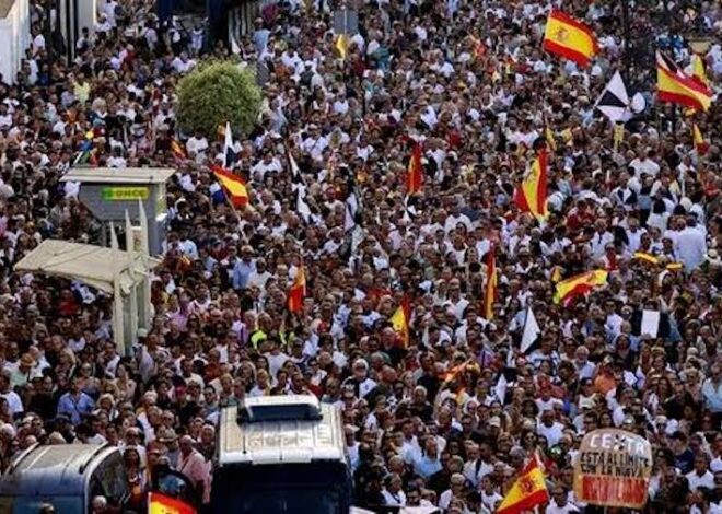 Thousands Rally Against Sánchez on Migration Crisis
