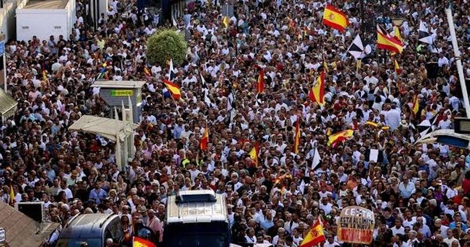 Thousands Rally Against Sánchez on Migration Crisis