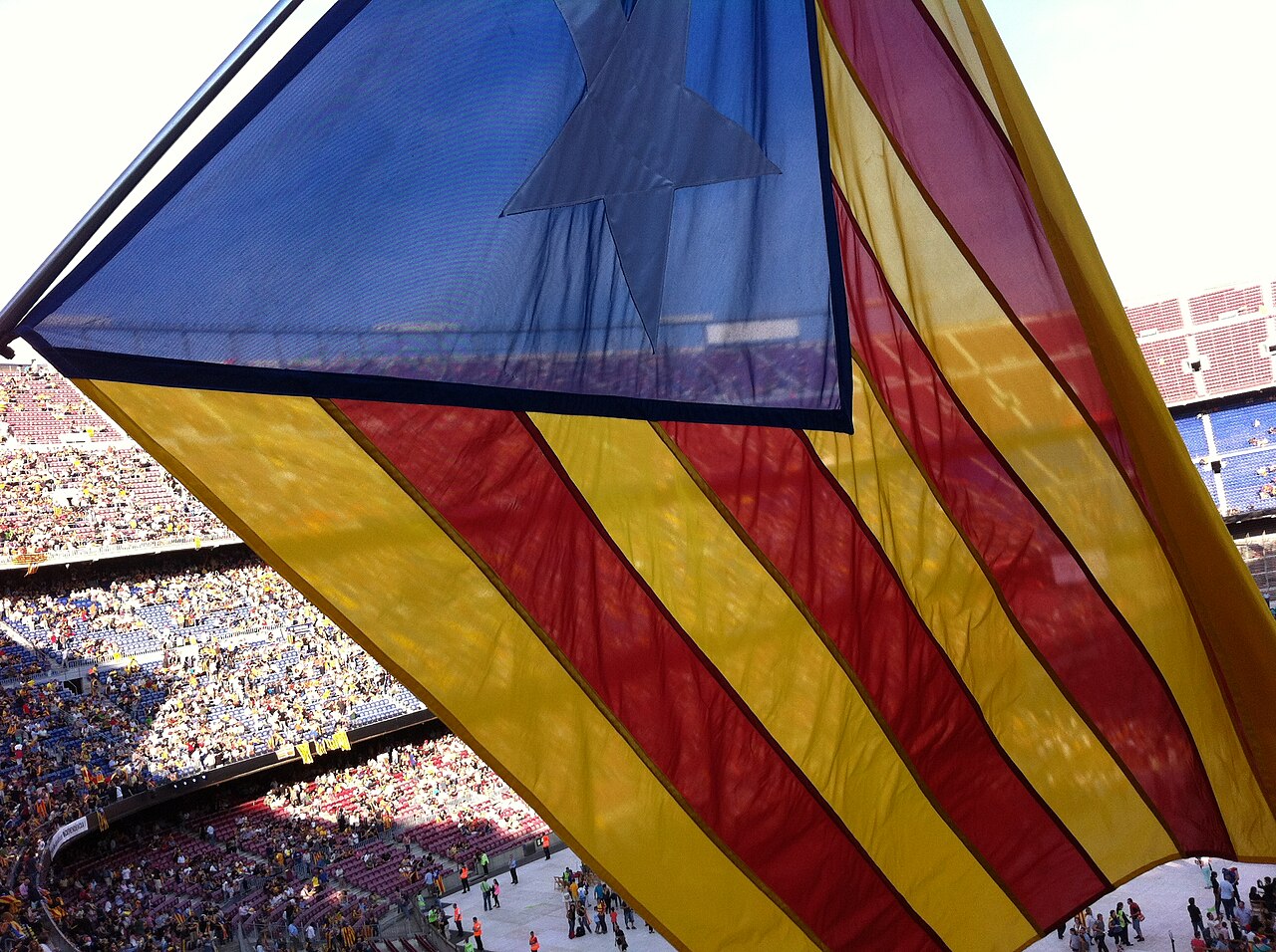 Police Confiscate Estelada Flags And Charge Violently Against Barça Fans In Elche