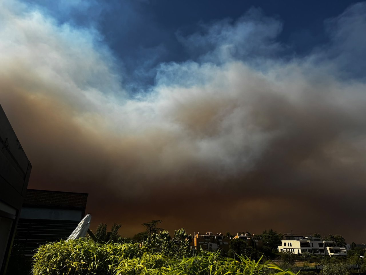 Critical Forest Fires In Madrid And Ávila Force Mass Evacuations