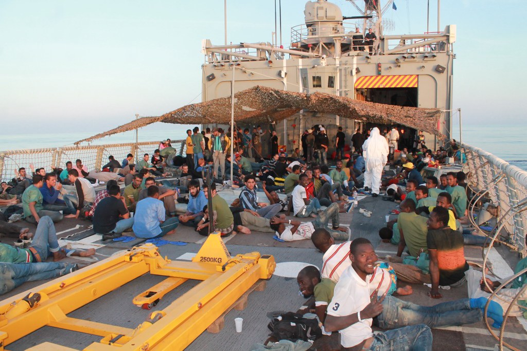 Police Raid Canary Islands Migrant Center NGO, Arrest PSOE-Linked Leadership
