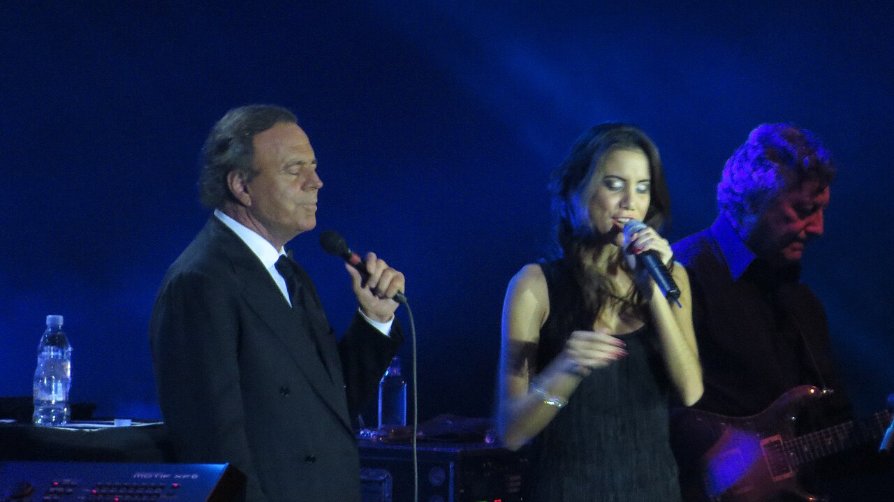 Julio Iglesias Sues Yolanda Díaz for Defamation, Seeks €50,000 Over Abuse Claims