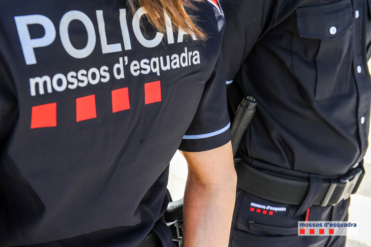 Police Officer Kicked In The Face During Arrest In Barcelona’s Raval Neighborhood