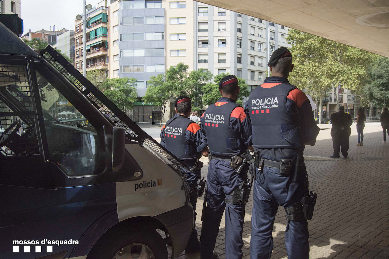 Catalan Police Investigate Labor Abuse, Trafficking in Supermarkets Across Region