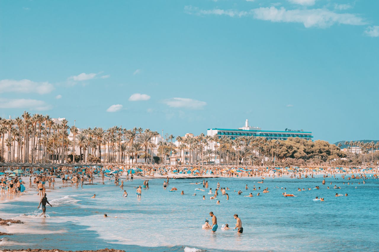 Elderly Woman Dragged and Robbed in Daylight Attack in Palma de Mallorca