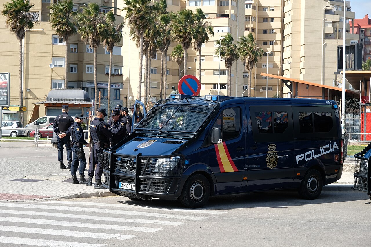 Police fire warning shots as migrants storm Ceuta reception centre