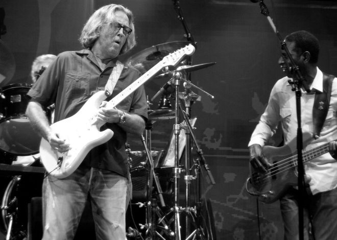 ERIC CLAPTON STRUCK BY VINYL RECORD THROWN FROM AUDIENCE DURING MADRID CONCERT